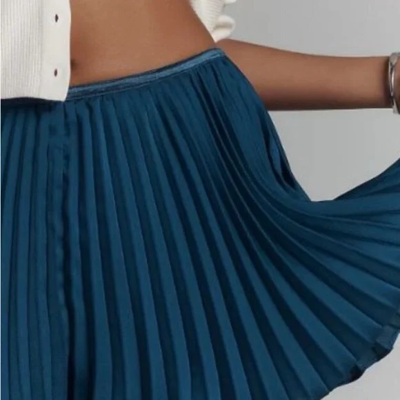 Anthropologie NWT Silky Plissé Shorts in Turquoise Size Medium - Picture 2 of 5